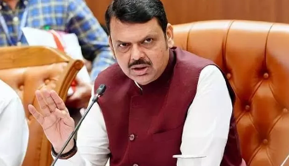 RSS बैन को लेकर सियासी बवाल: प्रियांक खड़गे के बयान पर फड़णवीस का पलटवार – 'इंदिरा गांधी को भी चुकानी पड़ी थी कीमत'