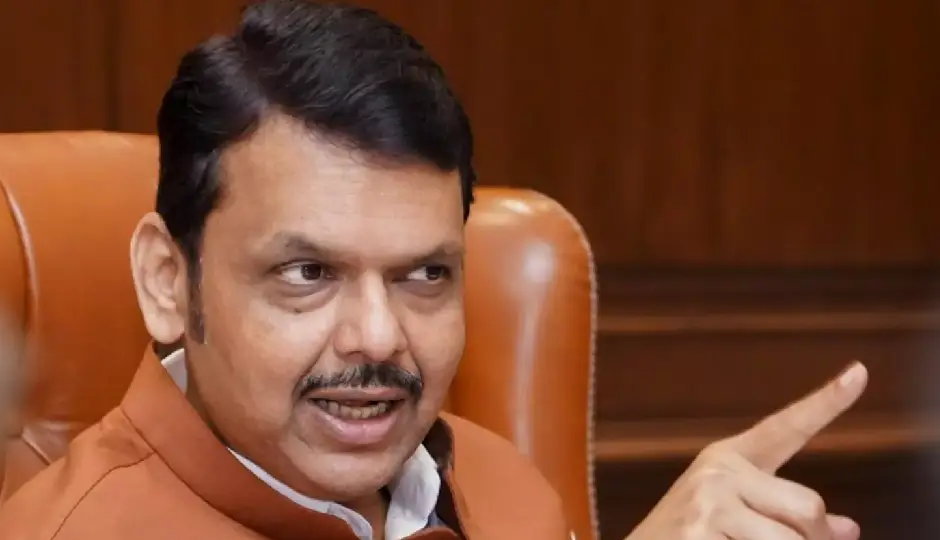 मुंबई: ऑटो-टैक्सी चालकों के लिए मराठी अनिवार्यता पर सियासी घमासान, CM फडणवीस बोले—भाषा के नाम पर हिंसा अस्वीकार्य
