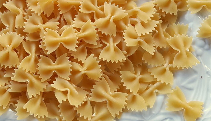 farfalle with pesto recipe,pesto pasta recipe,bowtie pasta with pesto,homemade pesto sauce,quick pasta recipes,italian pasta dishes,basil pesto recipe,easy dinner recipes,20-minute pasta recipe,italian cuisine