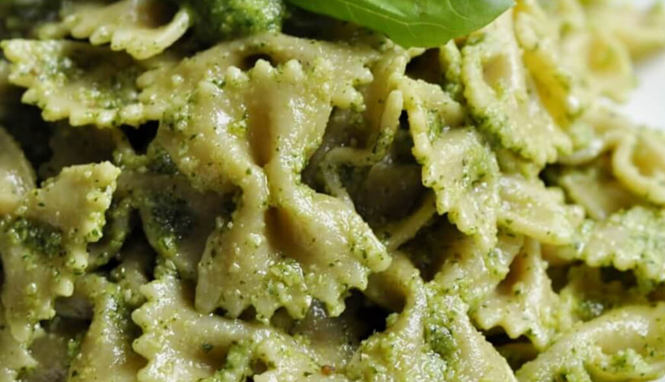 farfalle with pesto recipe,pesto pasta recipe,bowtie pasta with pesto,homemade pesto sauce,quick pasta recipes,italian pasta dishes,basil pesto recipe,easy dinner recipes,20-minute pasta recipe,italian cuisine