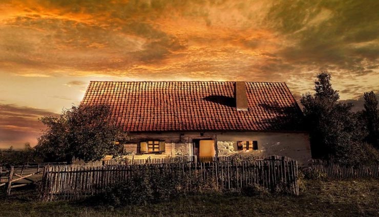 नौ साल तक तहखाने में छिपकर किया दुनिया खत्म होने का इंतजार weird news,weird incident,end of world,family in underground place