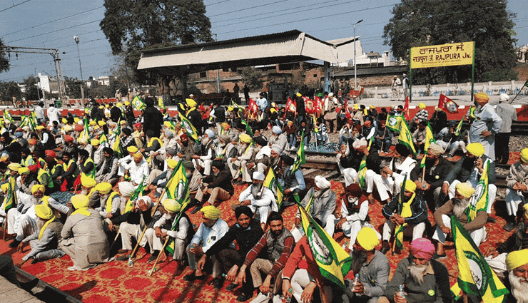 Kisan Andolan: केंद्र के साथ बातचीत से पहले पंजाब में किसानों का ट्रेन की पटरियों पर कब्जा, रेल यातायात प्रभावित