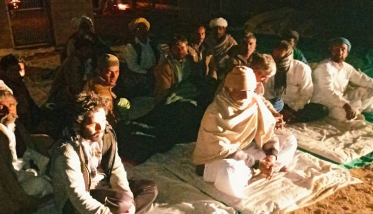 जैसलमेर : किसान दिवस पर अपनी मांग के लिए सर्द रात में महापड़ाव को मजबूर किसान, जानें मामला 