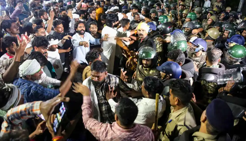 मध्य प्रदेश में किसान आंदोलन तेज, भोपाल की सड़कों पर उमड़ा जनसैलाब, सीएम हाउस की ओर बढ़ने की तैयारी