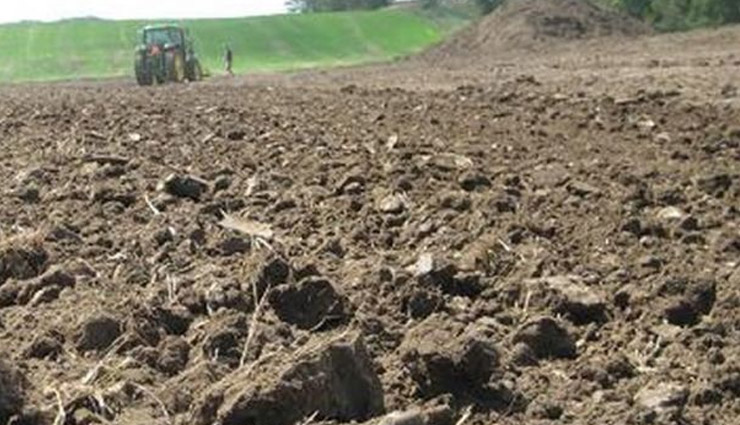 खेत की जुताई कर रहा था किसान, तभी मिला कुछ ऐसा देख उड़े होश, बुलानी पड़ी पुलिस