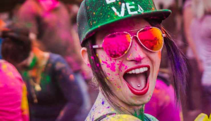 Holi 2018 : होली पर लडकियाँ इस तरह करें अपने कपड़ों का चुनाव
fashion tips,girls fashion on holi,holi 2018,fashion trends,what to wear for holy party