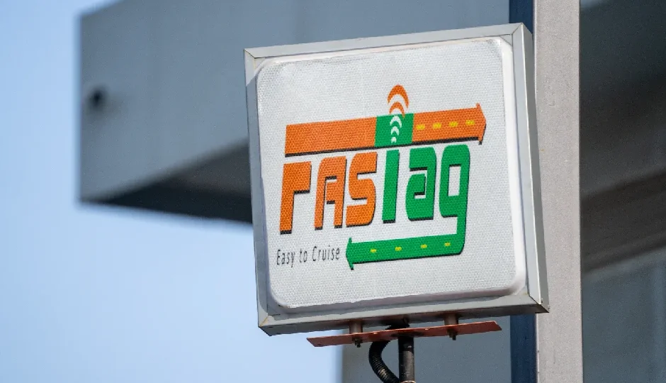 हाईवे पर सफर करने वालों को झटका, 1 अप्रैल से महंगा होगा FASTag Annual Pass