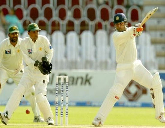 क्रिकेट टेस्ट मैचों में सबसे तेज दोहरे शतक लगाने वाले 5 बल्लेबाज