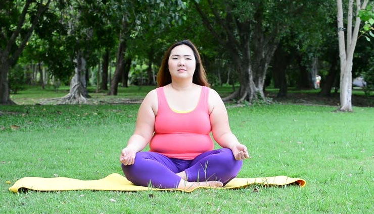 मोटी औरतें घटाना चाहती है अपना वजन, ये 5 योगासन बनेंगे संजीवनी 