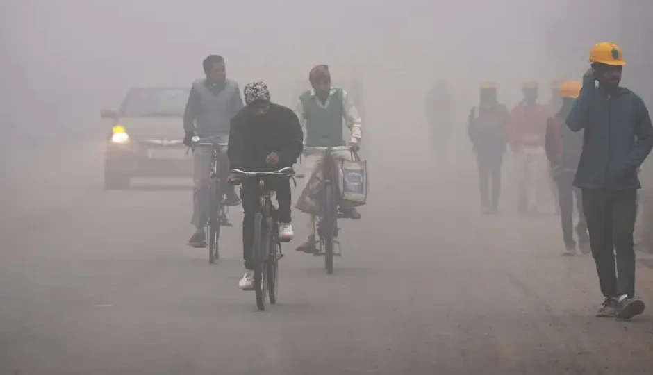 फतेहपुर में सर्दी ने तोड़ा रिकॉर्ड, तापमान -3.4 डिग्री तक लुढ़का; शीतलहर और घने कोहरे से जनजीवन अस्त-व्यस्त
