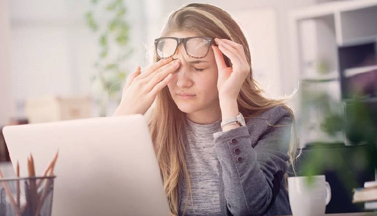 heart attack symptoms in women,early signs of heart attack,heart disease awareness,warning signs of heart attack,female heart attack signs,subtle heart attack symptoms,chest pain in women,health risks for women,heart health tips,heart attack prevention