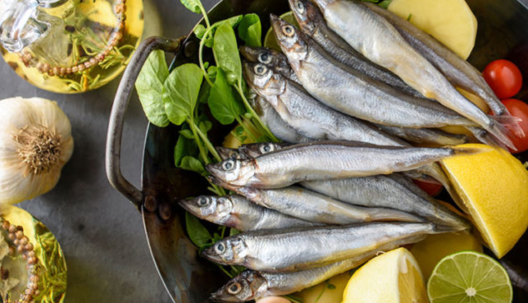 menopause,deal with menopause,healthy food menopause,menopause health problem,yoghurt and dairy products,green vegetables,whole green,oatmeal,Fatty Fish,Beans and lentils,seeds,water,Health,Health tips