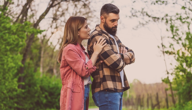 push and pull relationship,emotional push and pull,love and distance,relationship confusion,hot and cold relationship,emotional tug of war,relationship patterns,emotional intimacy issues,on and off relationships,relationship attachment style,love pursuit and retreat,toxic love dynamics