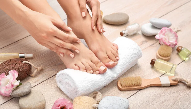 toenail fungus treatment,yellow toenails causes,home remedies for toenail fungus,natural ways to treat nail fungus,toenail hygiene tips,brittle nail cure,toenail discoloration,fungal nail infection,prevent toenail fungus,nail care tips