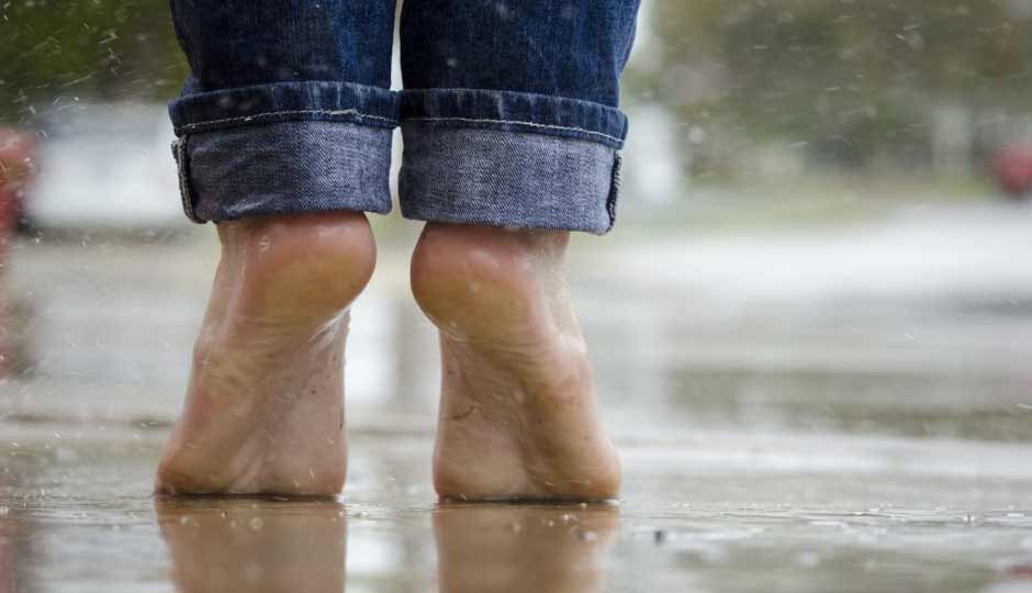 10 Home Remedies for Feet Care in Monsoon