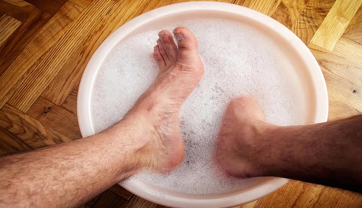 beauty tips,beauty tips in hindi,feet smelling,home remedies