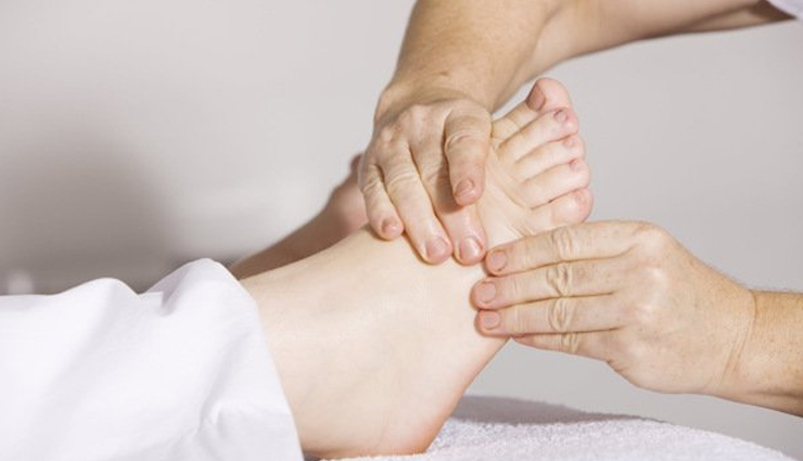 troubled by swelling of the feet these home remedies will remove the problem,Health,healthy living