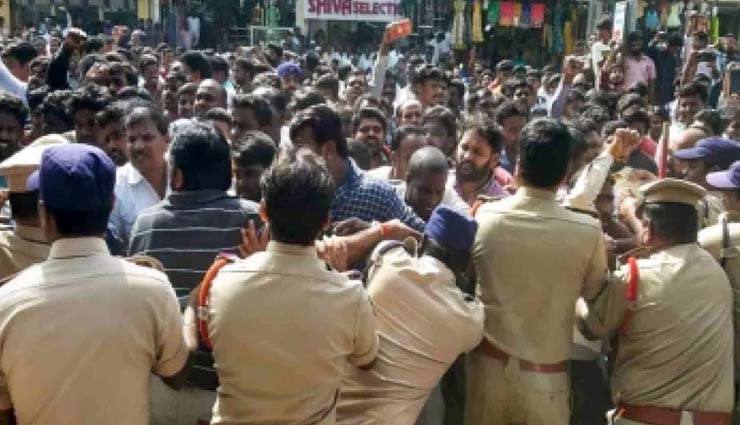 coronavirus update,female doctor accused telangana cop,manhandling female doctor during crufew,telangana,news