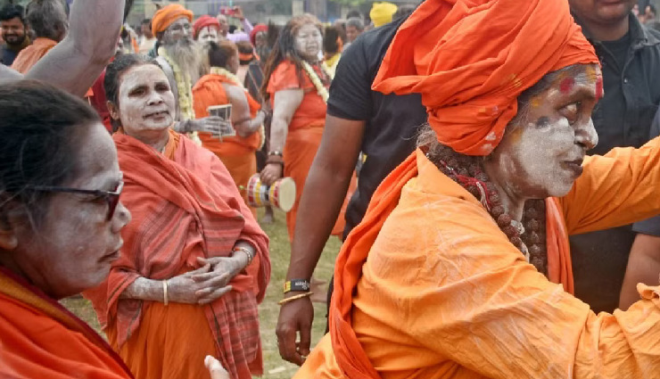 female naga sadhus maha kumbh 2025,mahila naga sadhus facts,female ascetics spiritual tradition,naga sadhvis kumbh mela,women naga sadhus rituals,female naga sadhus history,naga sadhus initiation process,akharas of naga sadhus,women empowerment maha kumbh,female naga sadhus role kumbh mela