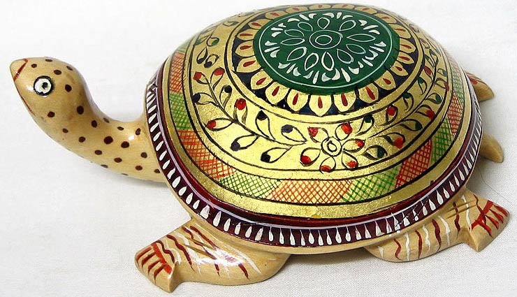 फेंगशुई के अनुसार किस धातु का कछुआ करेगा आपकी सारी मनोकामना पूरी, जाने