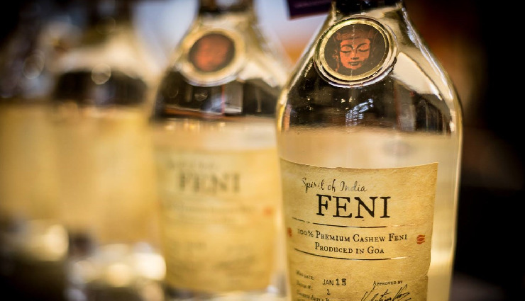 11 things to buy in goa,best souvenirs from goa,must-buy items in goa,shopping in goa,goan cashew nuts,goan feni,port wine from goa,spices from goa,funky t-shirts in goa,beachwear in goa,goan music cds,azulejos tiles from goa,coconut crafts,seashell decor from goa,flea markets in goa