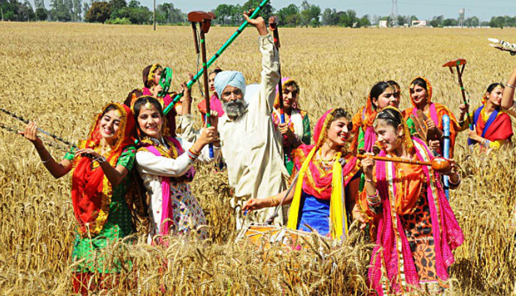 festivals,festivals in india,famous festivals,holi festival,diwali festival,dussehra festival,eid festival,christmas day,pongal festival,ganesh chaturthi,durga puja,baisakhi festival,lohri festival