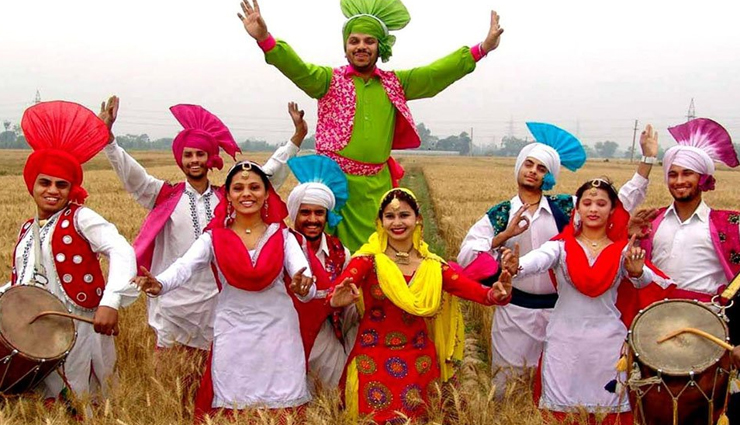 prominent festivals celebrated every month,prominent festivals in india,india,festivals in india