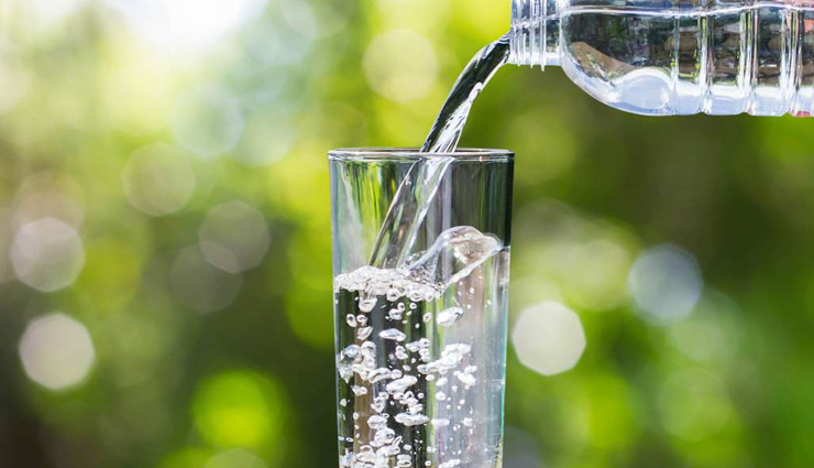 stay hydrated,cold water sponging,vinegar compress,luke warm water bath,moringa leaf,tulsi,tamarind,effective ways to get relief from fever,home remedies for fever,Health tips,fitness tips