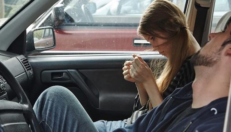 इन 5 जगहों पर पार्टनर्स के बीच होती हैं बेवजह लड़ाई, जानें और बरतें संयम relationship tips,relationship tips in hindi,battle between partners,battle without any reason,partners battle places