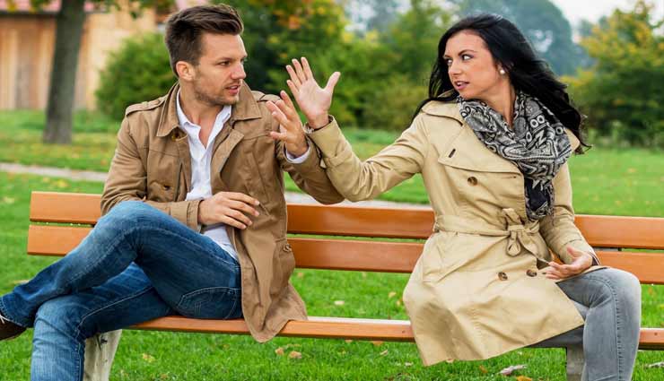 कहीं आपका पार्टनर तो नहीं दे रहा आपको धोखा, इन 5 संकेतों से लगाए पता