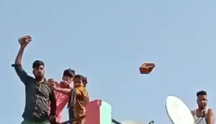 ब्यावर : खूनी संघर्ष में बदला जमीनी विवाद, छतों से एक दूसरे पर बरसाए ईंट-पत्थर