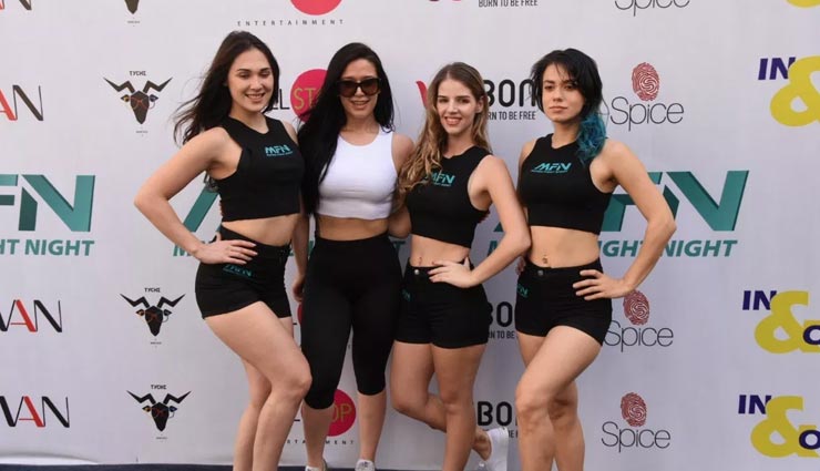 टाइगर श्रॉफ ने बहन कृष्णा के साथ लॉन्च की फाइट नाइट