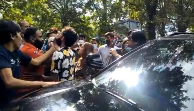 नैनीताल : कार के शीशों में लगी काली फिल्म निकालने की बात पर पर्यटकों ने की पुलिस के साथ अभद्रता, मामला दर्ज 