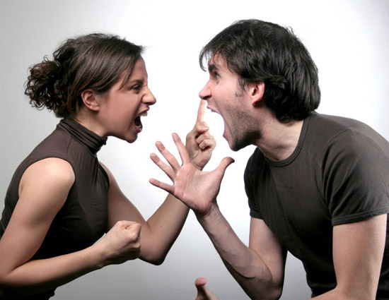 अगर आप भी रोज़-रोज़ के गृह कलेश से है परेशान तो एक बार इन उपायों को करके देखे, होगा फायदा