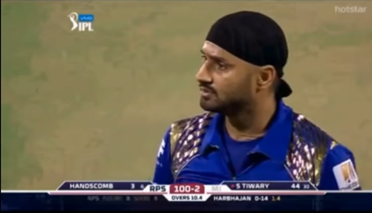 VIDEO - क्रिकेट में बल्ले चले गेंद पर नहीं खिलाडियों पर 