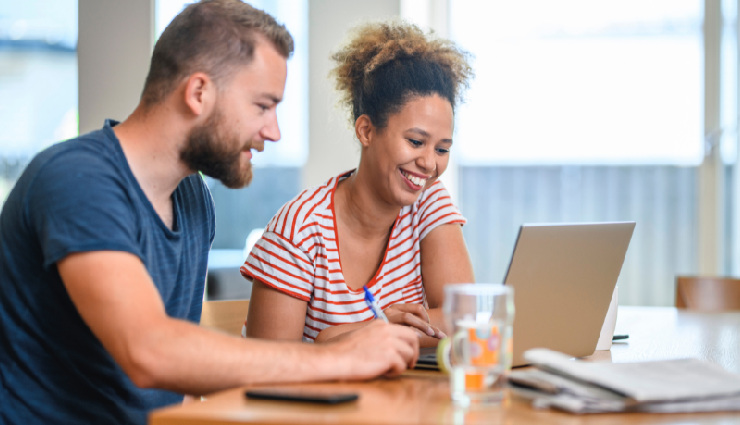 manage finances in marriage,financial planning for couples,couples budgeting tips,marriage financial advice,money management in marriage,financial goals for couples,open communication in marriage,avoiding financial stress,couples financial planning,marriage money tips