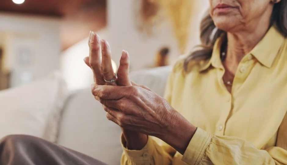 8 Home Remedies To Treat Finger Joint Pain