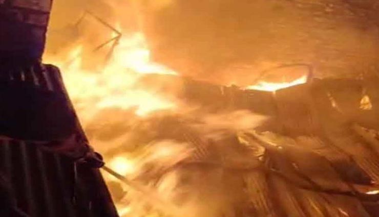 जोधपुर : जलकर राख हुई गोदाम में रखी लाखों रूपये की लकडियां, आग बुझाने में लगी 11 दमकल 