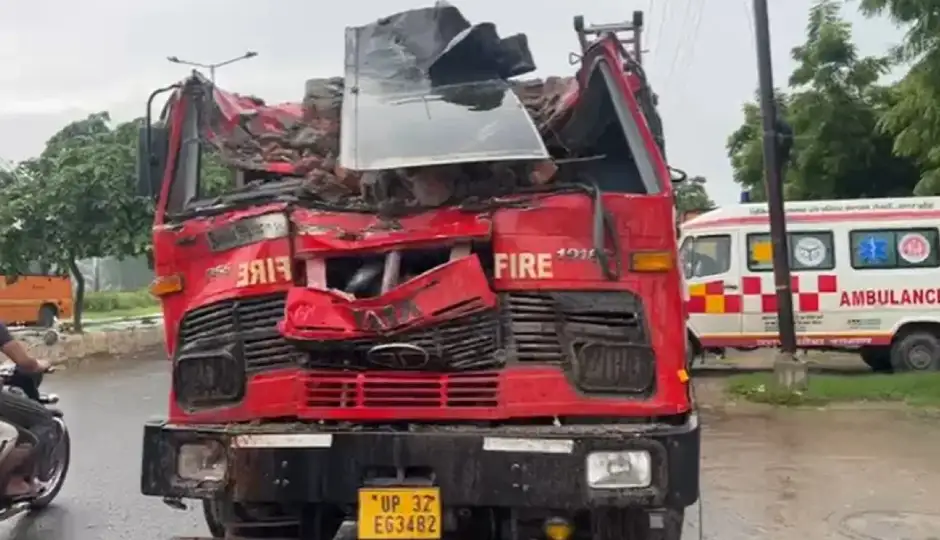 ग्रेटर नोएडा फैक्ट्री अग्निकांड: आग बुझाने के दौरान दीवार-बीम गिरने से 2 दमकलकर्मियों की मौत, 3 घायल