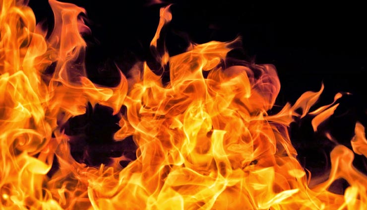 छत्तीसगढ़ : नशा करने से मना करने पर कलयुगी बेटे ने अपनी ही मां को जला डाला जिंदा