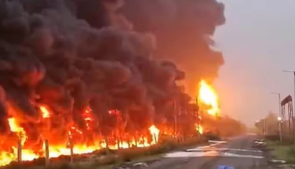 गुजरात: भरूच में संघवी ऑर्गेनिक्स फैक्ट्री में भयंकर आग, दूर-दूर तक दिखा धुएं का गुबार, राहत और बचाव कार्य जारी