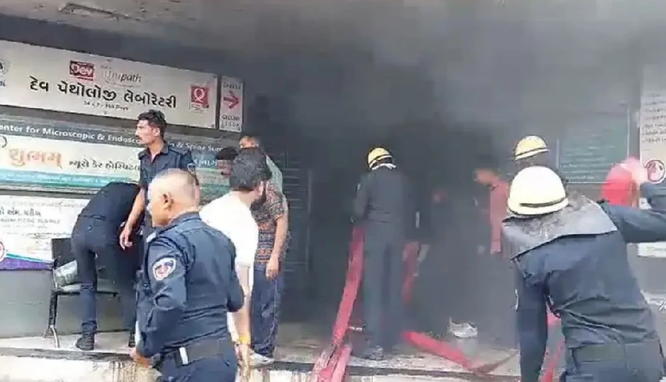 गुजरात: भावनगर की पैथोलॉजी लैब में भीषण आग, मरीजों की समय रहते निकासी से टला बड़ा हादसा