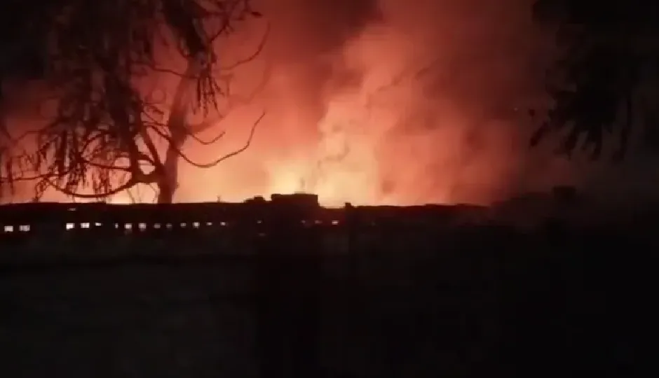भिवाड़ी में कबाड़ गोदाम में आग, धमाकों से अफरा-तफरी; लोग घरों से बाहर निकले