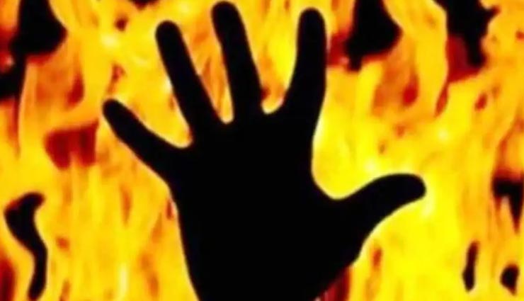 कानपुर : रूठी पत्नी को मनाने ससुराल गया था युवक, मिट्टी का तेल डालकर लगाई खुद को आग