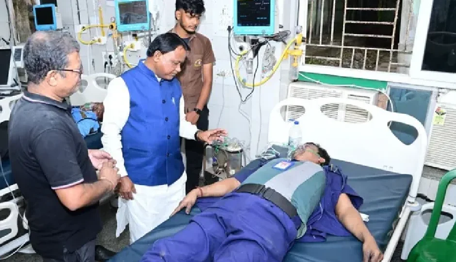 ओडिशा: कटक के SCB मेडिकल कॉलेज के ICU में भीषण आग, 10 मरीजों की मौत, 5 की हालत गंभीर odisha scb medical college fire,cuttack hospital icu fire,scb medical college icu fire incident,odisha hospital fire news,cuttack scb hospital tragedy,icu fire odisha latest news,hospital fire accident india,scb medical college cuttack news,odisha hospital safety issue