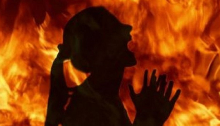 बलियाः छात्रा ने किया छेड़छाड़ का विरोध तो जलाया जिंदा, बचाने गए पिता भी झुलसे