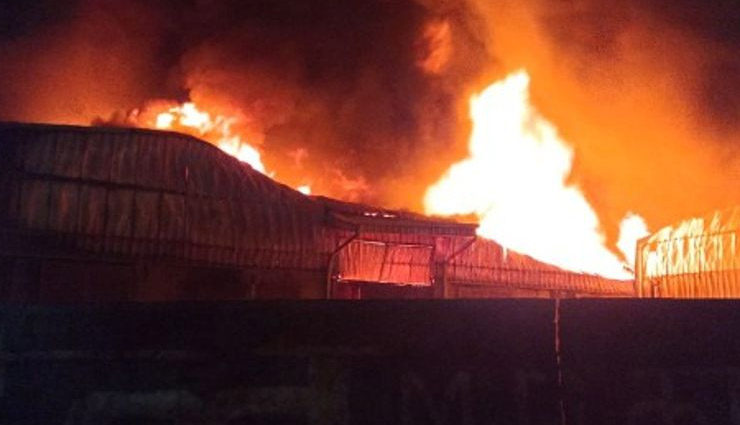 राजस्थान: अलवर के गोदाम में लगी आग, जले 44000 AC  