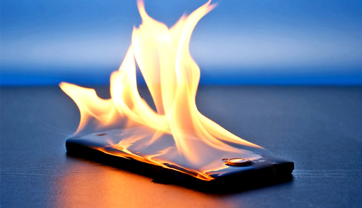 मिर्जापुर: जीभ से लगाते ही बच्चे के मुंह में फटी मोबाइल की बैटरी, जबड़े के उड़े चीथड़े, मौत