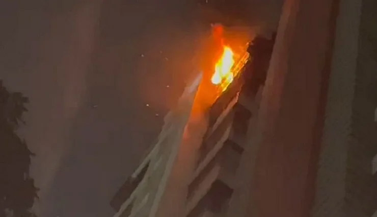 मुंबई की एक इमारत में लगी भीषण आग, 2 लोगों की मौत, फायर बिग्रेड की 7 गाड़ियां मौके पर मौजूद