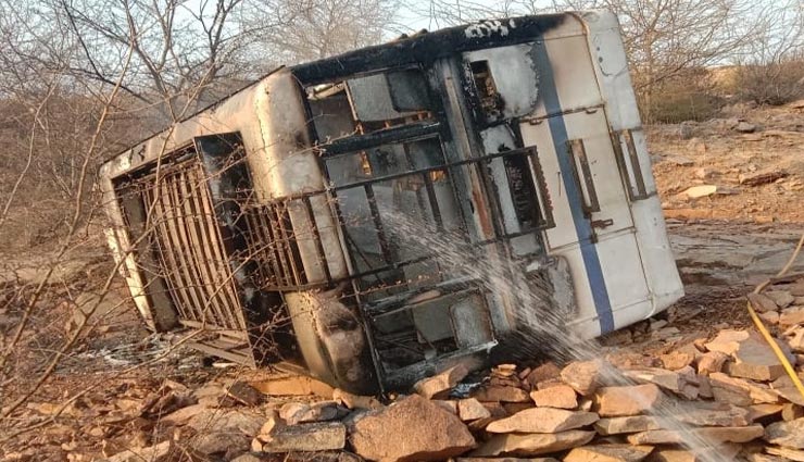 कोटा : आग लगी बस बनी रहस्य, टायर व सीटें जली लेकिन ड्राईवर तक भी नहीं मौजूद